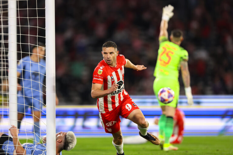 Instituto derrotó a Belgrano y rompió una racha de 19 años