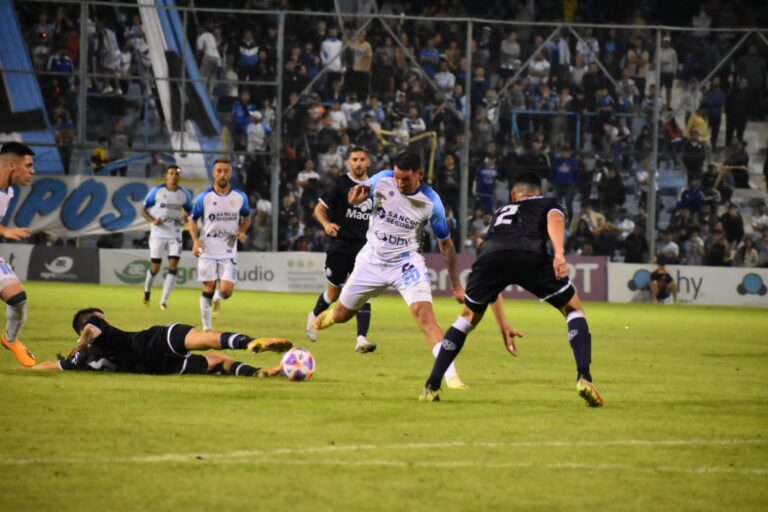 Victoria con mas polémica que fútbol