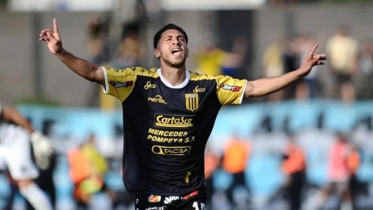 Almirante Brown derrotó a Temperley y jugará la final frente a Independiente Rivadavia