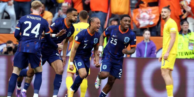 Holanda goleó a Rumania y enfrentará a Turquía en cuartos de final