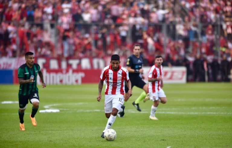 El duelo de punteros fue para San Martin de Tucumán