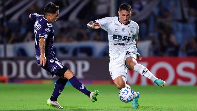 El campeón debutó con derrota y quedó eliminado