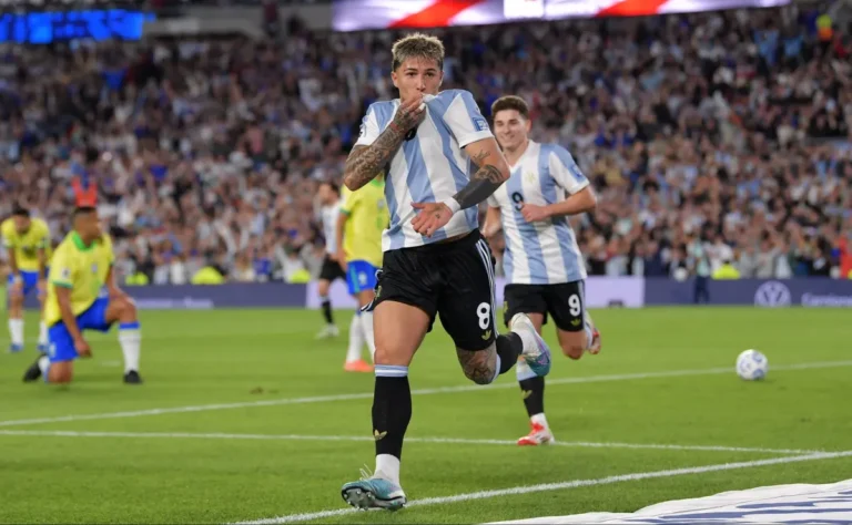 Doble victoria clásica y clasificación al Mundial 2026