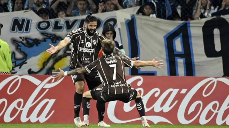 Platense eliminó a Racing y protagonizó la primera sorpresa en los mano-mano